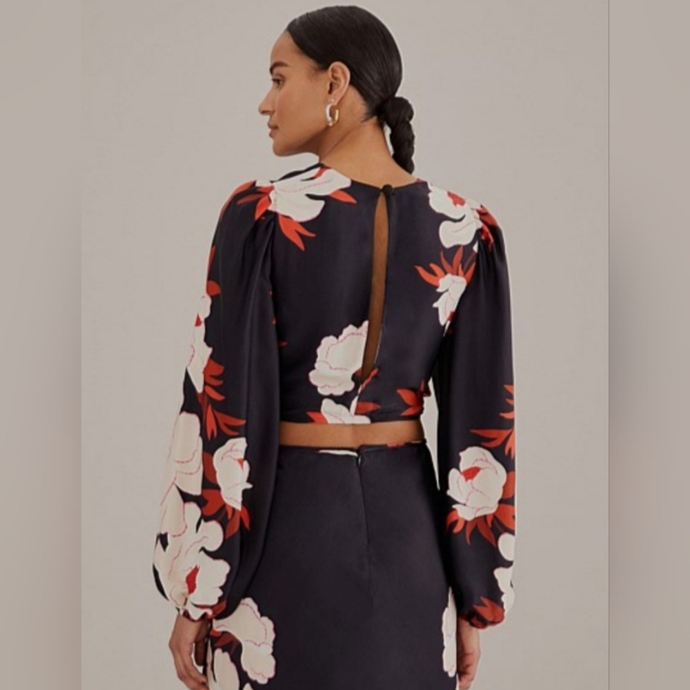 NEW FARM RIO Floral Long Sleeve Crop Top